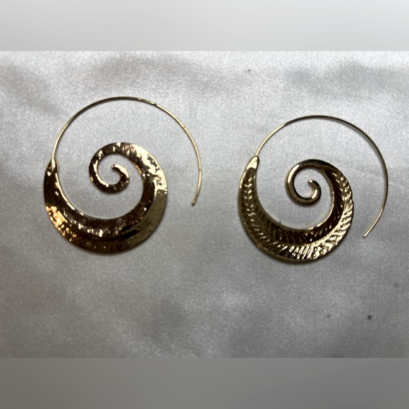 Brass earrings, both sides shown - Picture 1 of 1